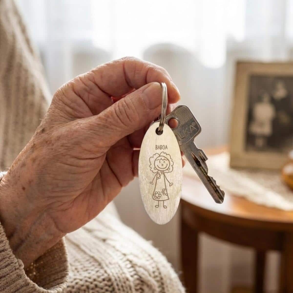 Drewniane breloki z dedykacją prezent na Dzień Babci 42781 - zdjęcie 3
