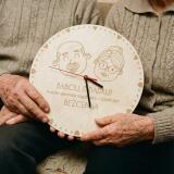 Grawerowany laserowo zegar ze sklejki dla dziadków - prezent na dzień Babci i Dziadka, święta 25506 - miniaturka 2
