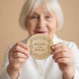 Drewniana podstawka pod szklankę, kubek prezent na Dzień Babci 42752 - miniaturka 2