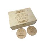 Zestaw prezentowy dla dziadków - skrzynka na herbatę z przegródkami, podstawkami i dedykacją dla babci i dziadka 20738 - miniaturka 2