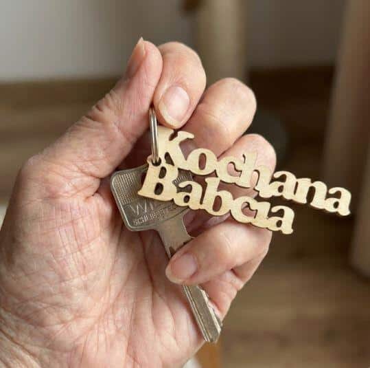 Drewniane breloki z dedykacją prezent na Dzień Babci 42778 - zdjęcie 3