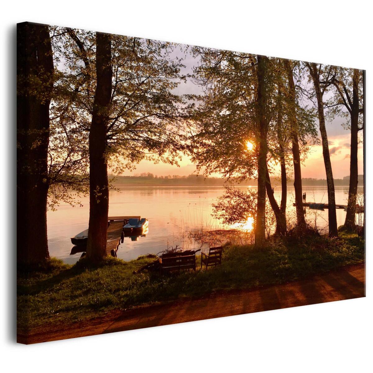 Dekoracja Ścienna – Spokojny Pejzaż z Łódkami i Zachodem Słońca | Obraz na płótnie-  Relaksujący Krajobraz Jeziora 68132