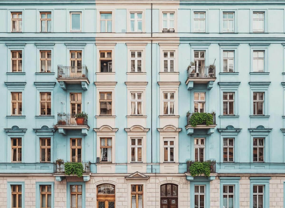 Fototapeta z widokiem na miasto- Stylowa Kamienica, Miejska architektura | Tapeta w stylu retro 51000 - zdjęcie 4