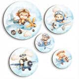 Uroczy Miś i Małpka w Samolocie - Zestaw Okrągły | Akwarelowe ozdoby na ścianę do pokoju dziecka | Błękitna dekoracja 42194 - miniaturka 1