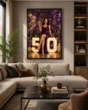 Plakat na 50. Urodziny ze Zdjęcia — Elegancka Jubilatka w Fioletach i Złocie | Prezent na Pięćdziesiątkę 83081 - miniaturka 4