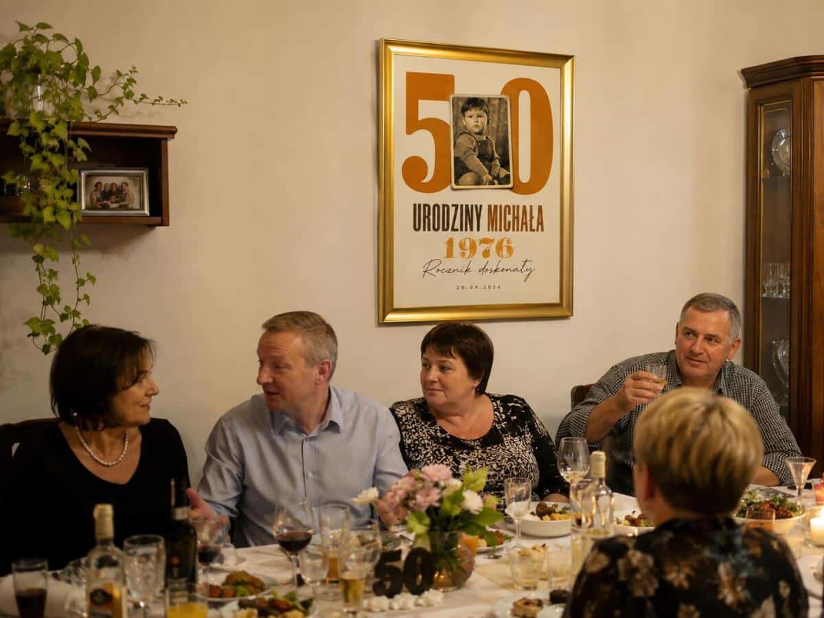 Tablica powitalna 50 urodziny mężczyzny | Plakat ze starym zdjęciem na pięćdziesiątkę 39038 - zdjęcie 3