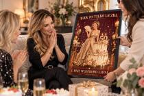 Śmieszny Prezent dla Siostry na 50 Urodziny – Plakat z Karykaturą ze Zdjęcia „Wiek to Tylko Liczba” -  31727 - miniaturka 3