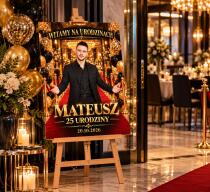 Tablica Powitalna na 25. Urodziny ze Zdjęcia – Złote Glamour z Imieniem Jubilata 31589 - miniaturka 3