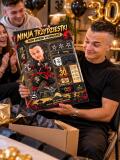 Prezent na 30 urodziny ze zdjęcia – OBRAZ karykatura figurka w pudełku „Ninja Trzydziestki” 82626 - miniaturka 4